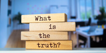 Həqiqətin gözünün içinə bax